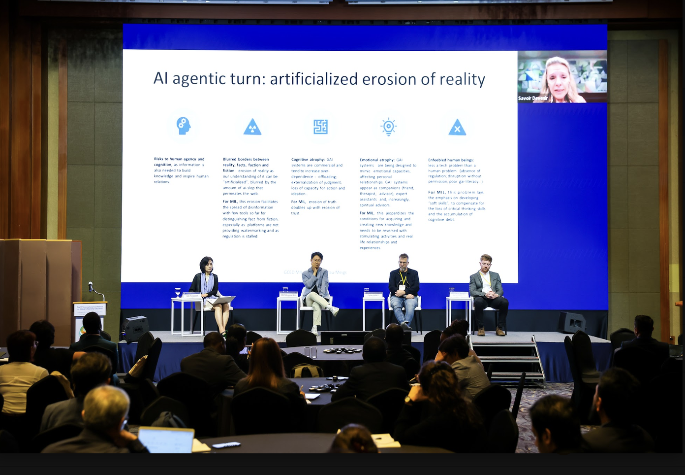 Table ronde de la conférence GCED sur l’intelligence artificielle.